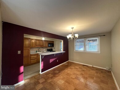 912 Circle Dr, Halethorpe, MD 21227 - photo 6