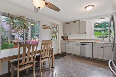 7 Nelson St, Nashua, NH 03063 - photo 4