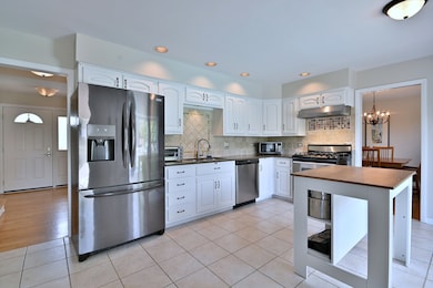 143 E Jackson St, Elmhurst, IL 60126 - photo 7