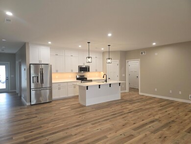 709 Washington St unit 3, Decorah, IA 52101 - photo 3