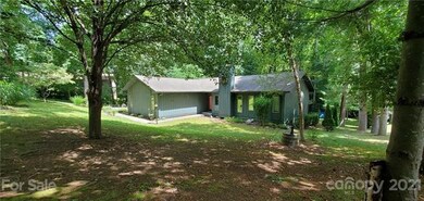 135 Shelly Dr, Hendersonville, NC 28792 - photo 2