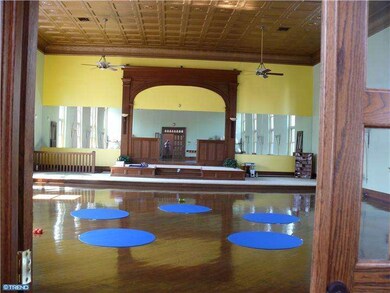 201 S Kemp St, Lyons, PA 19536 - photo 5