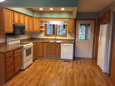 1427 Pegwood Dr, Columbus, OH 43229 - photo 3