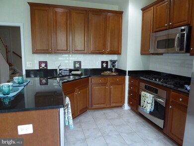 2155 Oberlin Dr unit 135A, Woodbridge, VA 22191 - photo 2