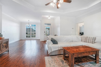 LARGE FAMILY ROOM