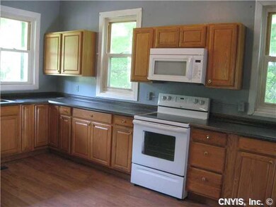 Kitchen New kitchen, new appliance and oak cabinet