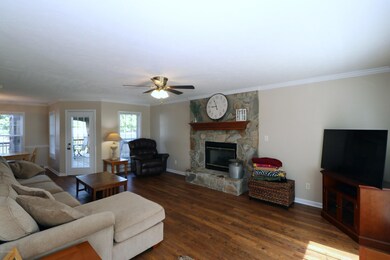 306 Hudson Ln, Jacksonville, NC 28540 - photo 6