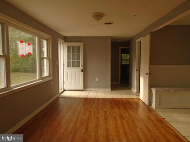 8206 Holly Rd, Clearwater Beach, MD 21226 - photo 4