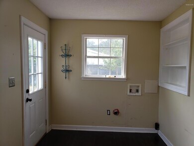 LAUNDRYRM1_172653
