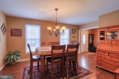 208 Mentzer Ave, New Holland, PA 17557 - photo 4