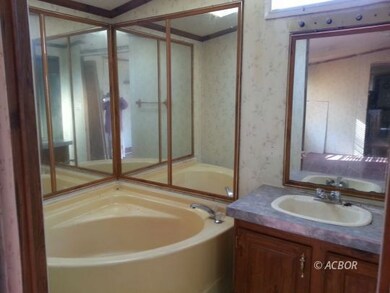 Master Garden Tub