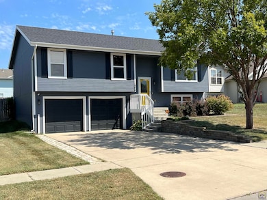 1806 SW Valley View Dr, Topeka, KS 66615 - photo 2