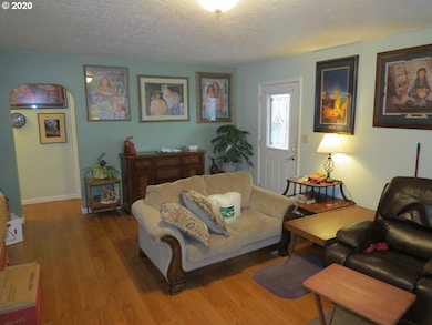 729 NW 10th St, Pendleton, OR 97801 - photo 4