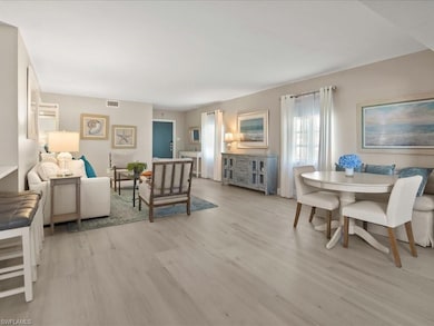 1568 Gulf Shore Blvd N unit 4, Naples, FL 34102 - photo 4