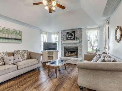 1505 NE 25th St, Moore, OK 73160 - photo 5