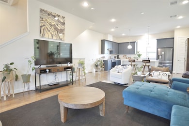 2818 Grand Fountains Dr unit H, Houston, TX 77054 - photo 7