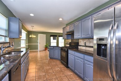 Here we enter into the kitchen thru the doors from