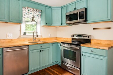 37 Lowell St, Rochester, NH 03867 - photo 3