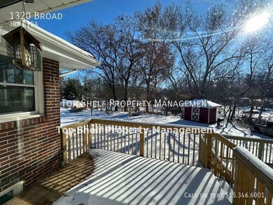 Deck/Backyard