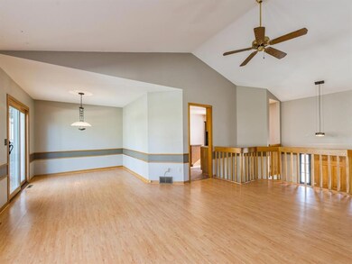 2510 Camelot Ave NW, Cedar Rapids, IA 52405 - photo 4