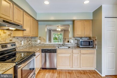 11636 Summer Oak Dr, Germantown, MD 20874 - photo 7