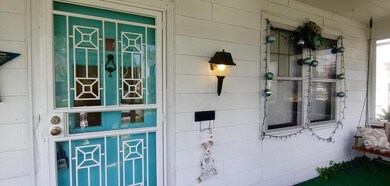 Screened Porch 2