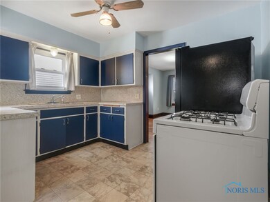 Refrigerator and gas stove stay