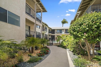 2002 Missouri St unit 6, San Diego, CA 92109 - photo 2