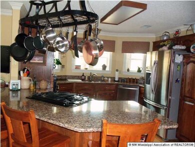 4028 Crystal Ct, Nesbit, MS 38651 - photo 4