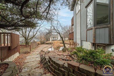 3823 SW Cambridge Ct, Topeka, KS 66610 - photo 5