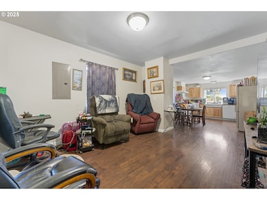 55 W 6th St, Coquille, OR 97423 - photo 3