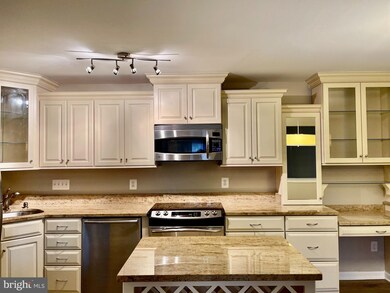 5704 Brewer House Cir unit T-3, Rockville, MD 20852 - photo 2