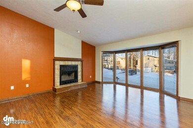 05-Living Room 20210208-DW-4839