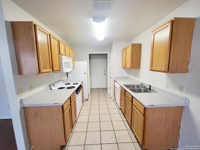 892 Sagewood Trail unit 894, San Marcos, TX 78666 - photo 5