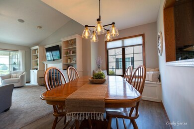 1571 Castlemaine Dr-19