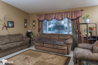 Formal Sitting Room w Fireplace!