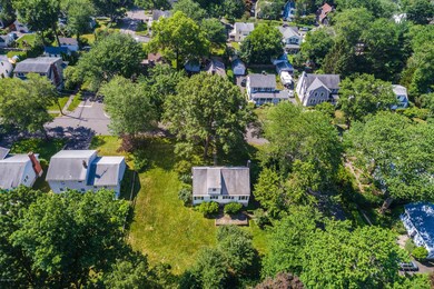 25 Stuart Dr, Old Greenwich, CT 06870 - photo 2