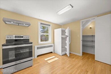 9-web-or-mls-8-reynolds-pl-unit-b