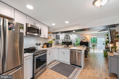 11927 Redtree Way, Reston, VA 20194 - photo 3