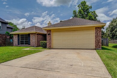 1025 Westglen Dr, Alvin, TX 77511 - photo 2