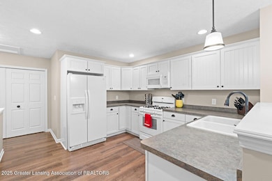 2036 Reo Rd, Lansing, MI 48910 - photo 7