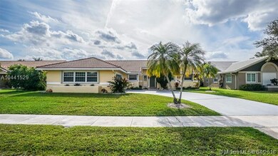 14940 E Waterford Dr, Davie, FL 33331 - photo 2