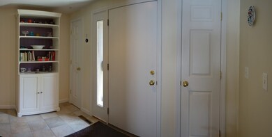 8 Emerson Ct, Amherst, MA 01002 - photo 6