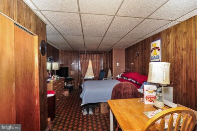 1050 Pike St, Reading, PA 19604 - photo 5