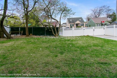 68 Gansevoort Blvd, Staten Island, NY 10314 - photo 5