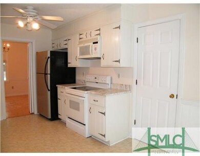 Kitchen. Refrigerator & Microwave included