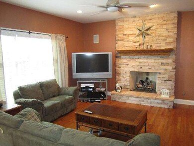 131 N Berteau Ave, Elmhurst, IL 60126 - photo 3