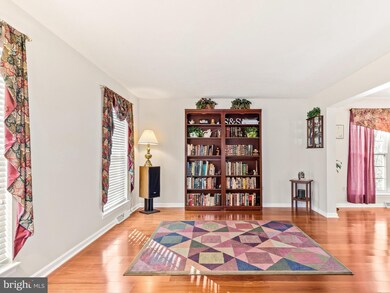 6598 Wicklow Dr, Sykesville, MD 21784 - photo 4