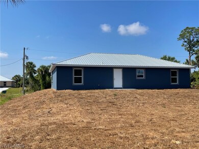View of front facade with a front yard