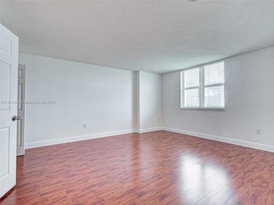 VERY SPACIOUS BEDROOM WITH X-LARGE WALK-IN CLOSET